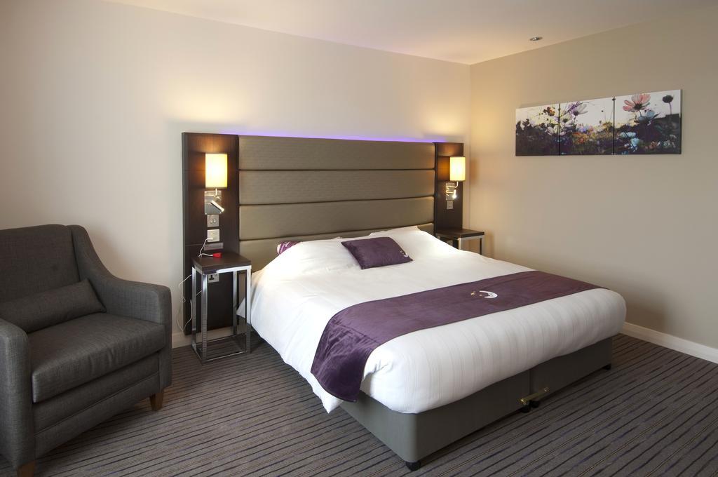 Premier Inn ترينج الغرفة الصورة