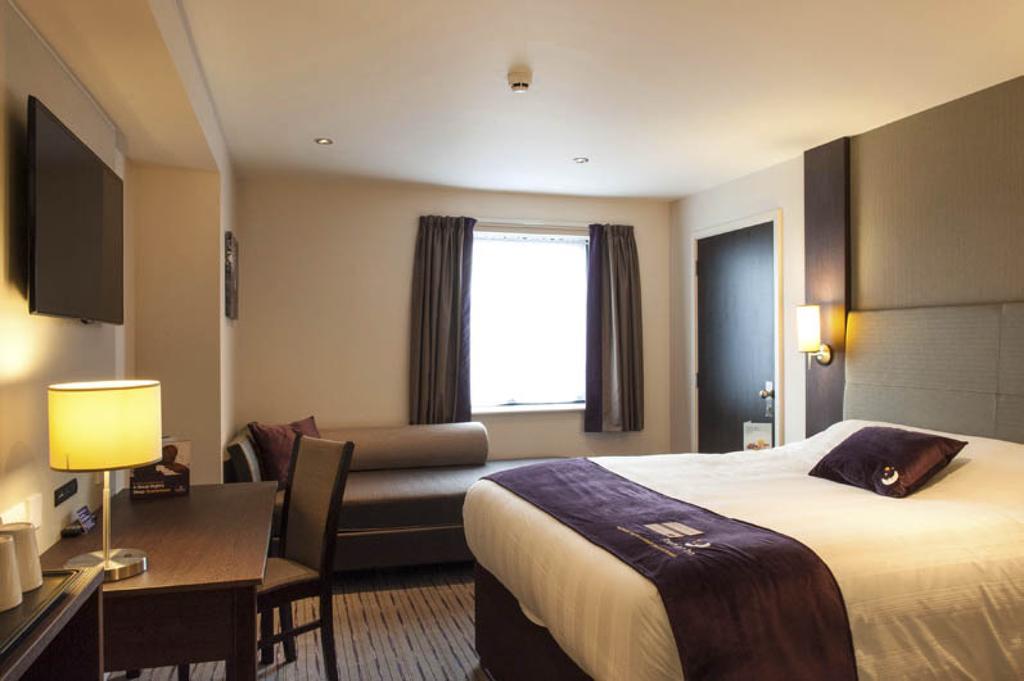 Premier Inn ترينج الغرفة الصورة