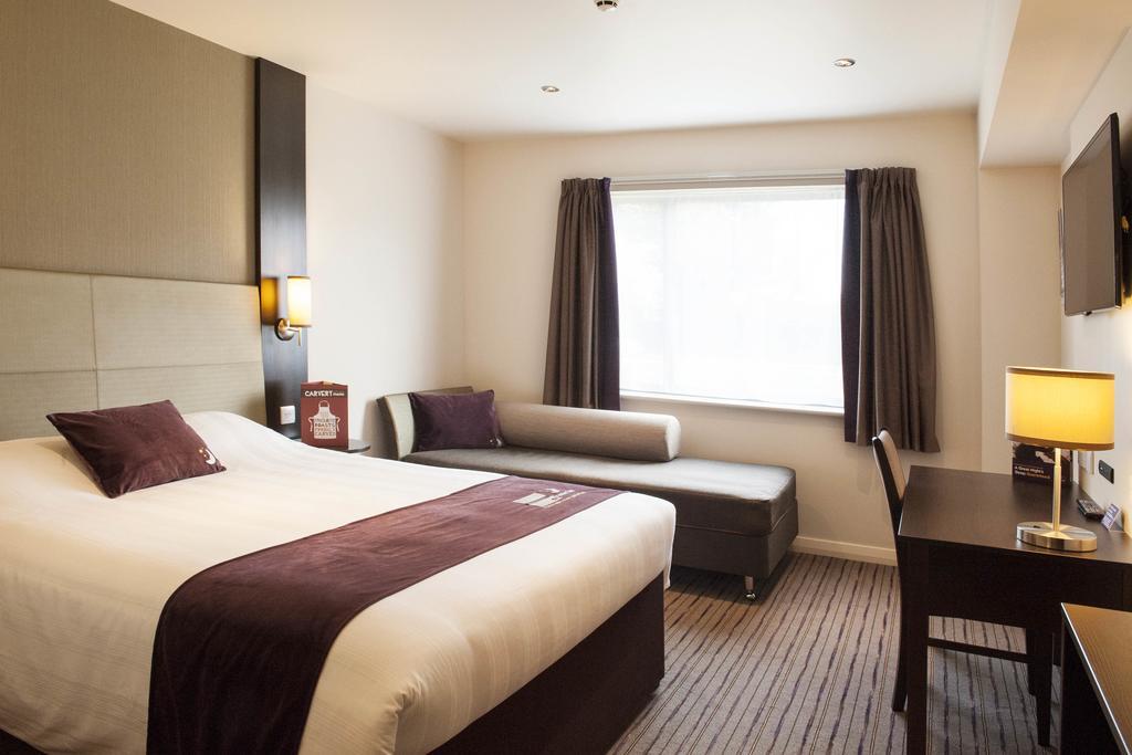 Premier Inn ترينج الغرفة الصورة