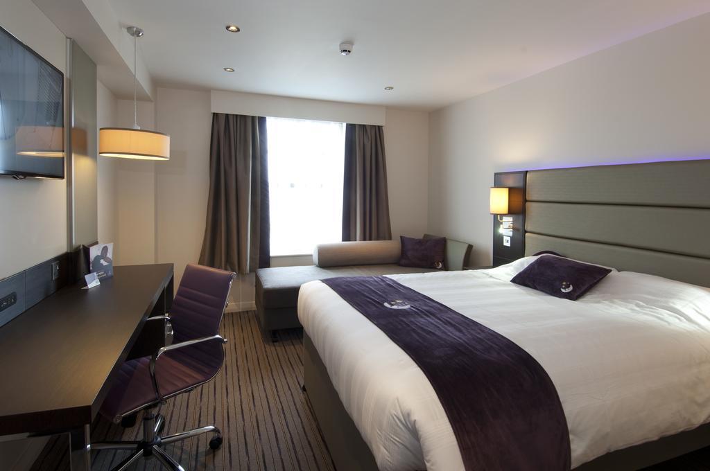 Premier Inn ترينج الغرفة الصورة