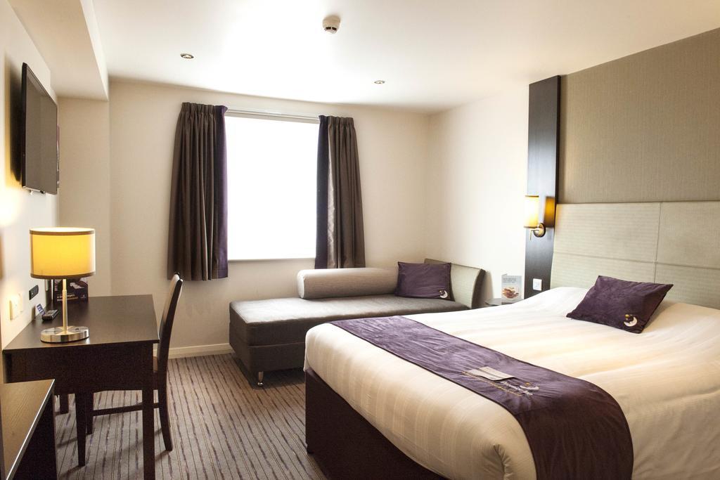 Premier Inn ترينج الغرفة الصورة