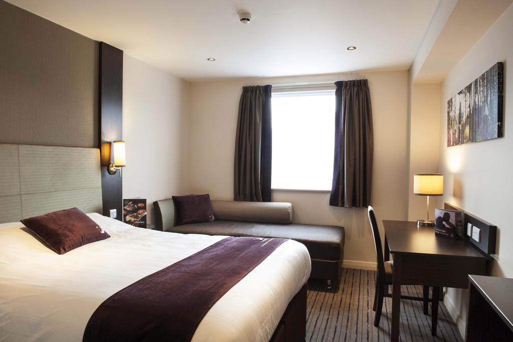 Premier Inn ترينج المظهر الخارجي الصورة