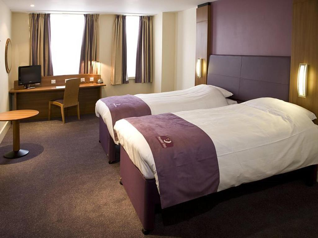 Premier Inn ترينج الغرفة الصورة