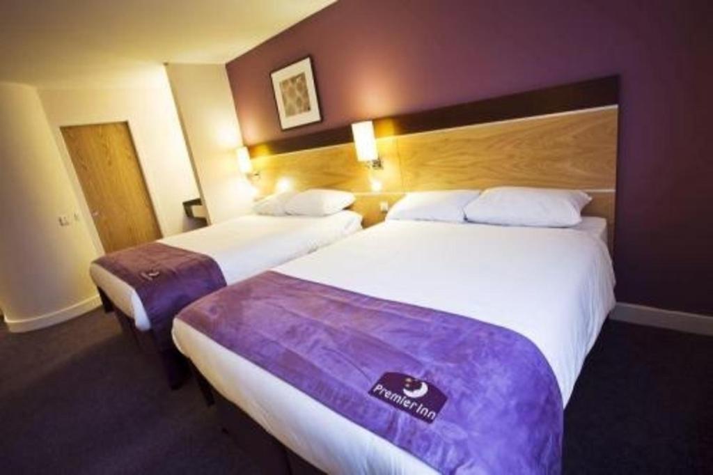 Premier Inn ترينج الغرفة الصورة