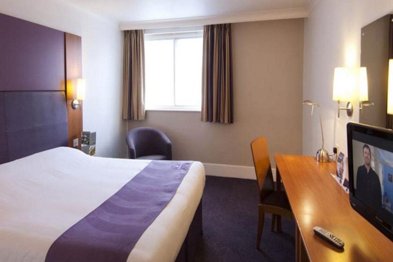 Premier Inn ترينج المظهر الخارجي الصورة